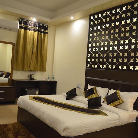 Red Orchid Hotel Meerut Habitación foto