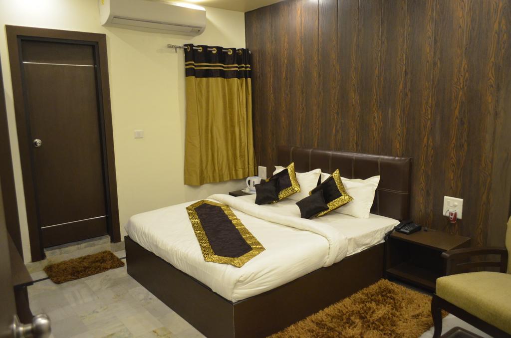 Red Orchid Hotel Meerut Habitación foto